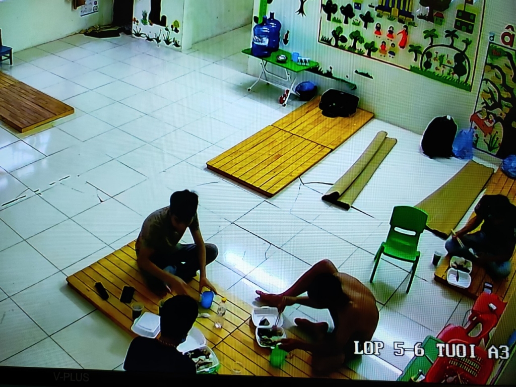 Bắc Giang: Phạt 3 trường hợp  uống rượu trong khu cách ly