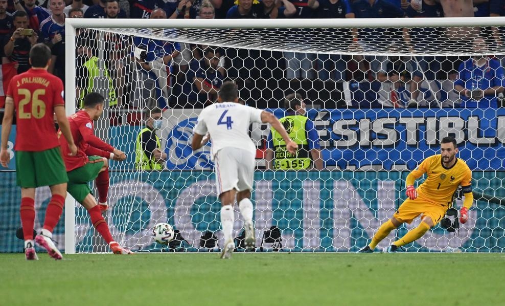 Ronaldo “gánh” Bồ Đào Nha lọt vào vòng 1/8 Euro 2020