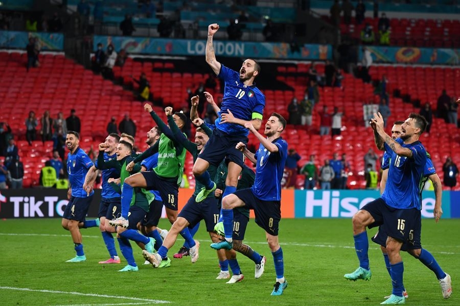 Italia vào tứ kết Euro 2020 sau 120 phút nghẹt thở