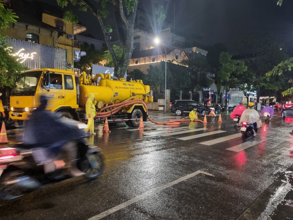 Hà Nội: Nước rút nhanh sau cơn mưa lớn nhờ chủ động ứng phó