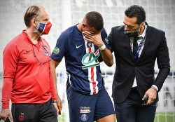 Mbappe bật khóc nức nở khi phải rời sân vì chấn thương