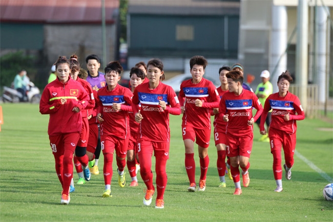 Tin tức bóng đá Việt Nam ngày 17/7: Trở về từ vòng loại World Cup 2022, Văn Hậu chưa thể tập bình thường