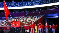 Quốc kỳ Việt Nam tung bay ở Lễ khai mạc Olympic Tokyo 2020