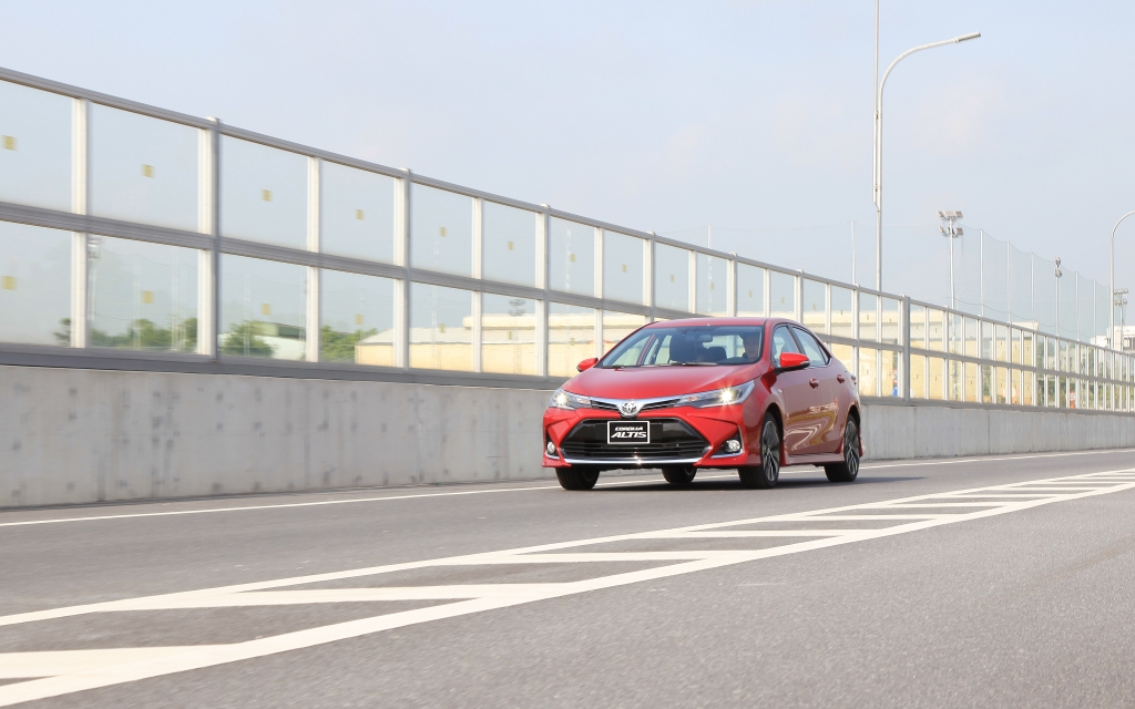 toyota corolla altis 2020 giam gia ban tang tien nghi