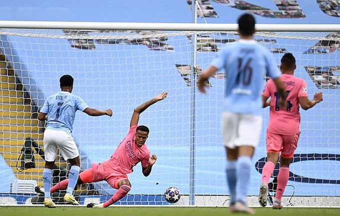hang thu choi te hai real madrid bi manchester city loai khoi champions league