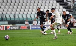 Ronaldo thiết lập kỷ lục ghi bàn trong ngày buồn của Juventus