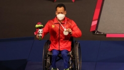 Vượt qua chấn thương, Văn Công giành Huy chương Bạc Paralympic