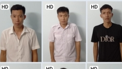 Bắc Giang: Chui lên ô tô đánh bạc, 8 đối tượng bị tóm gọn