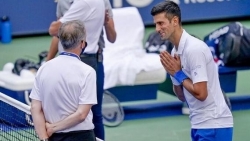 Djokovic lên tiếng xin lỗi sau sự cố đánh bóng vào mặt trọng tài