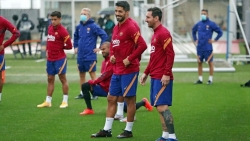 Messi tươi cười trở lại tập luyện cùng đồng đội tại Barcelona