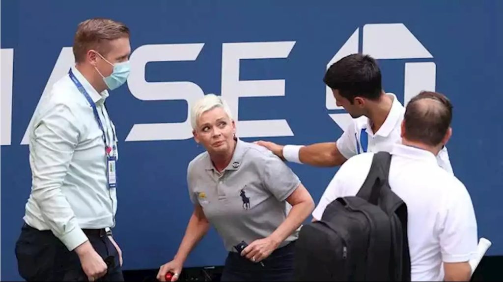 Novak Djokovic kêu gọi người hâm mộ ngừng “khủng bố tinh thần” vị nữ trọng tài