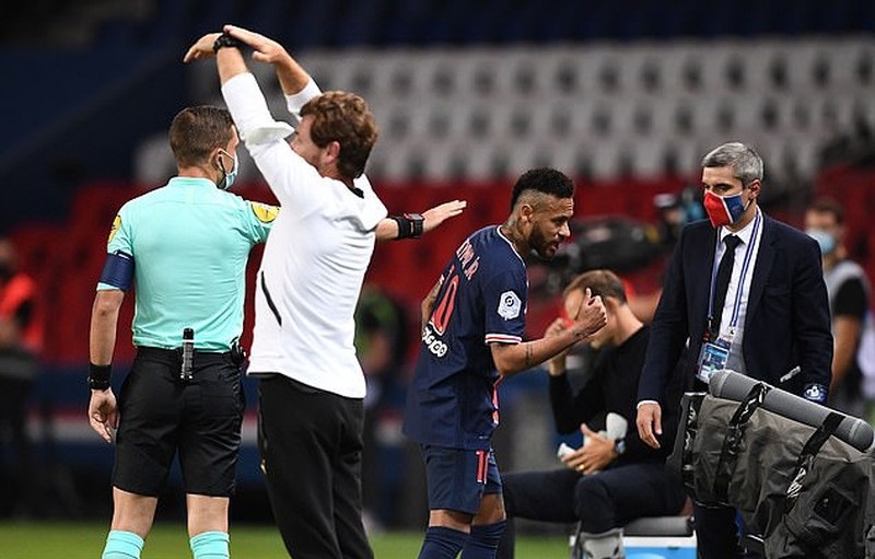 Cận cảnh cuộc “tỷ võ” của Neymar trong trận thất bại trước Marseille