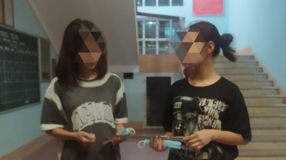 Bắc Giang: Hai nữ sinh đi xe lạng lách, đánh võng, mang theo dao kiếm