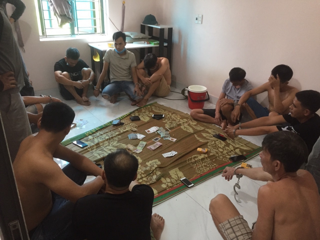 Bắc Giang: Bắt quả tang 12 đối tượng đánh bạc tại Yên Thế