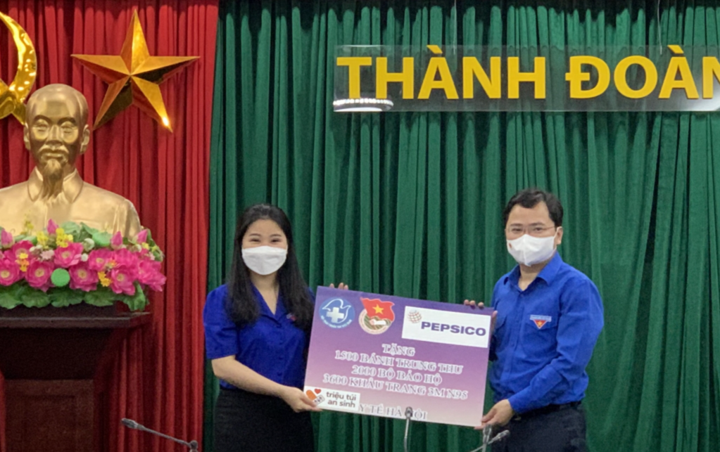 Thành Đoàn Hà Nội đón nhận 1500 chiếc bánh Trung thu và 100 túi thuốc điều trị F0