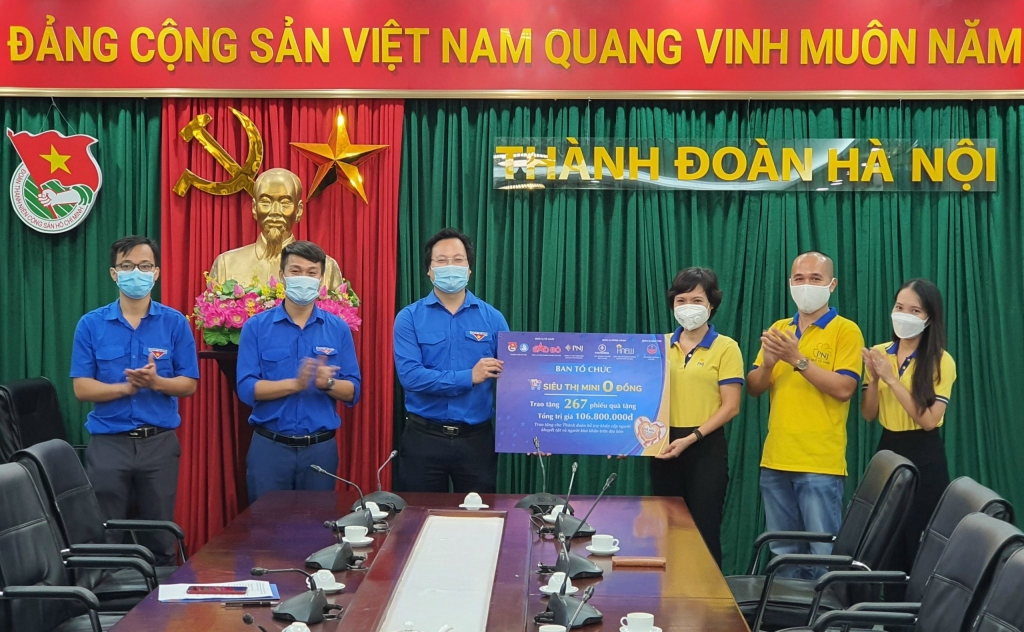 8,3 tỷ đồng hỗ trợ nhân dân và sinh viên Thủ đô vượt dịch