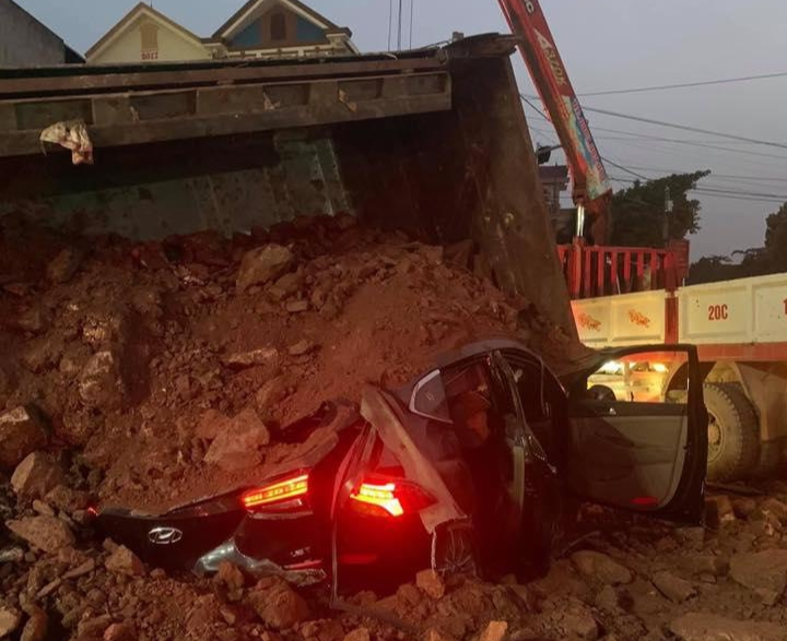 Cận cảnh vụ va chạm với xe tải khiến lái xe người Bắc Giang tử vong tại chỗ