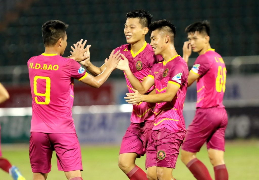 Tin tức bóng đá Việt Nam ngày 2 10 Đã xác định nhóm tranh ngôi vô địch nhóm tránh suất xuống hạng V League 2020