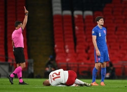 Maguire nhận thẻ đỏ, ĐT Anh thảm bại trước Đan Mạch ngay trên sân nhà