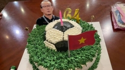 HLV Park Hang Seo đón sinh nhật, đội tuyển Việt Nam lên đường sang UAE