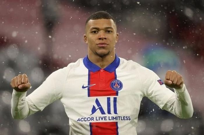 Kylian Mbappe từng yêu cầu rời PSG ngay trong mùa hè 2021