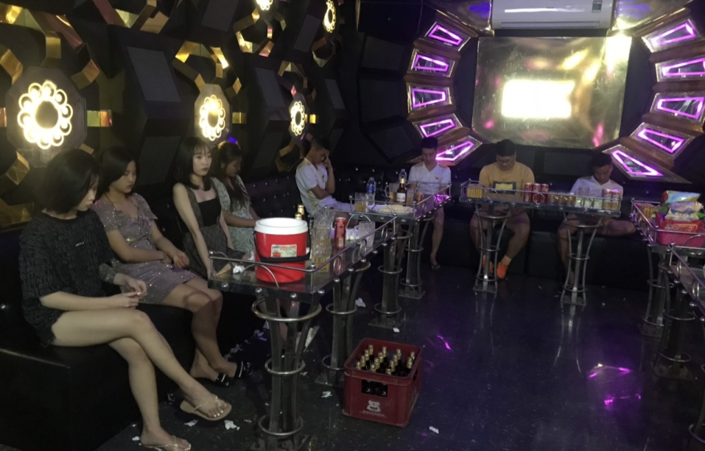 Bắc Giang: Phát hiện 8 người hát karaoke trái phép, 5 đối tượng dương tính với ma túy