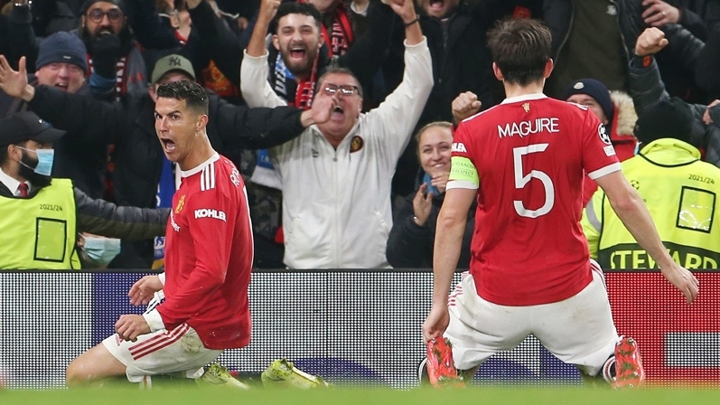 Ronaldo ghi bàn quyết định giúp Manchester United ngược dòng thần kỳ