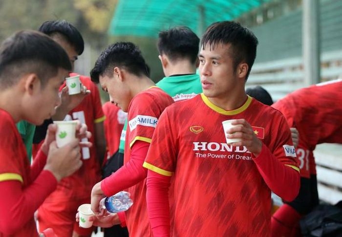 U23 Việt Nam có buổi tập đầu tiên tại Kyrgyzstan, uống trà gừng để giữ ấm