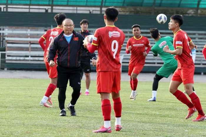 U23 Việt Nam có buổi tập đầu tiên tại Kyrgyzstan, uống trà gừng để giữ ấm