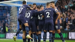 Manchester City thắng đậm và bám sát ngôi đầu bảng Premier League