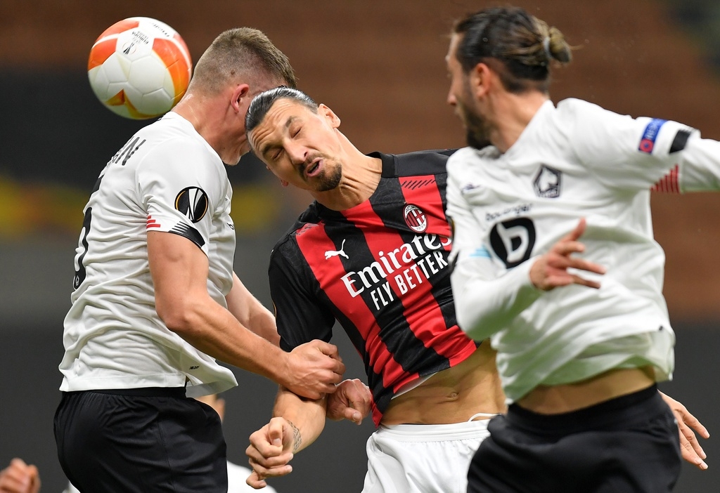 Ibrahimovic “tịt ngòi”, AC Milan thảm bại trên sân nhà