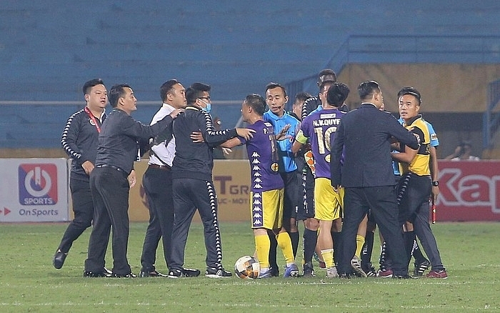 HLV trưởng của CLB Hà Nội bị cấm chỉ đạo ở vòng đấu hạ màn V-League 2020