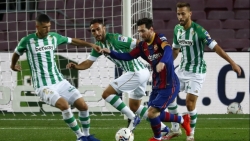 Lionel Messi đóng vai người hùng giải cứu Barcelona