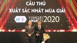 Văn Quyết giành giải Cầu thủ xuất sắc nhất V-League 2020