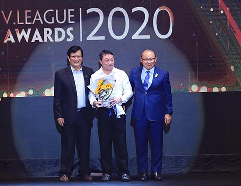 Văn Quyết giành giải Cầu thủ xuất sắc nhất V-League 2020