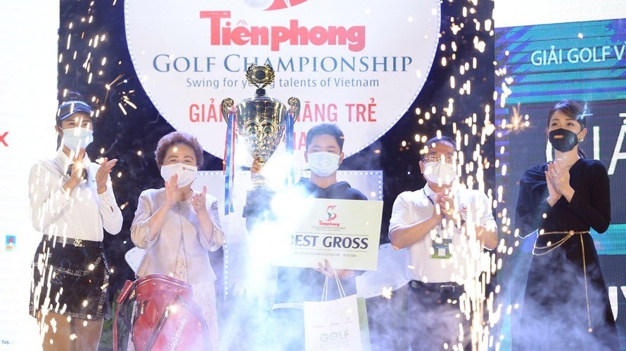 Vượt qua các đối thủ nặng ký, Golfer 14 tuổi vô địch Tiền Phong Golf Championship 2021