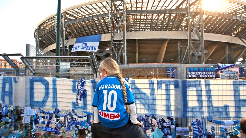 Napoli chính thức đổi tên sân nhà thành Diego Maradona