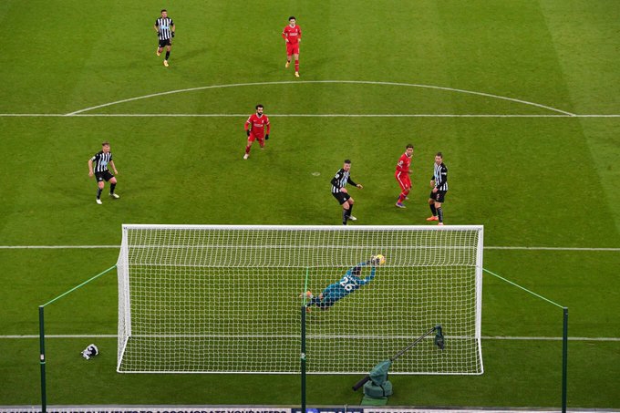 Liverpool đánh rơi điểm khiến cuộc đua đến chức vô địch thêm hấp dẫn