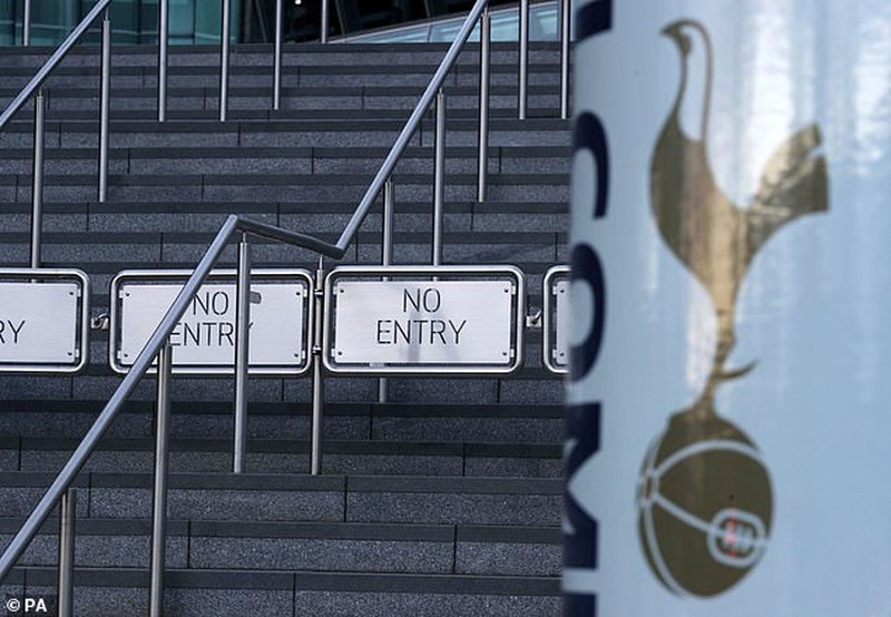 Hàng loạt trận bị hoãn, Premier League nói gì về khả năng tạm dừng giải đấu?