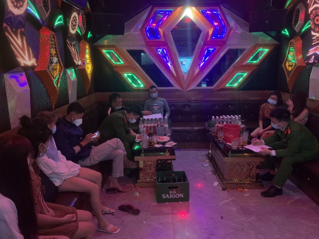 Bắc Giang: Phát hiện 16 đối tượng hát karaoke trái phép ở Yên Dũng