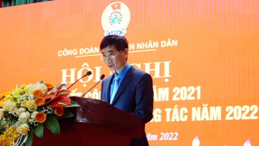 Đồng chí Trần Văn Thuật, Phó Tổng Liên đoàn Lao động Việt Nam phát biểu chỉ đạo tại hội nghị