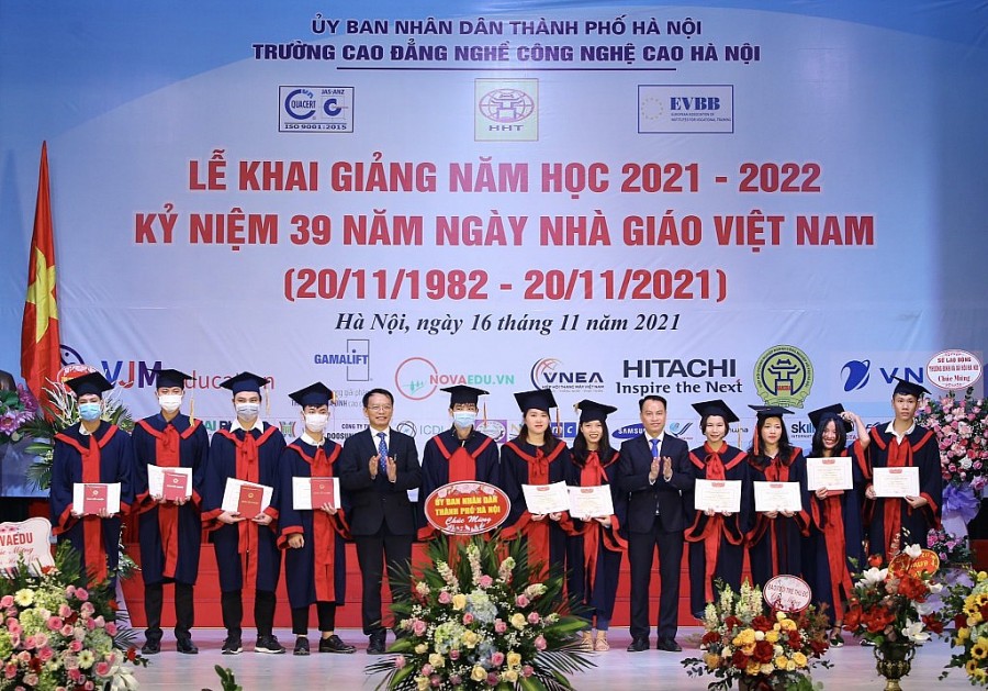 Các sinh viên xuất sắc của trường Cao đẳng nghề Công nghệ cao Hà Nội