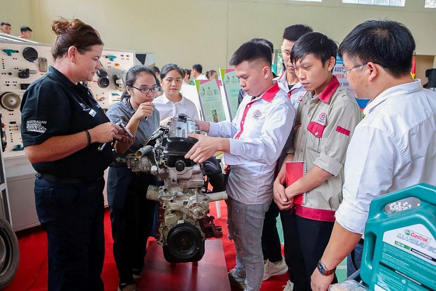 Sinh viên trường Cao đẳng nghề Công nghệ cao được làm việc trong môi trường hiện đại