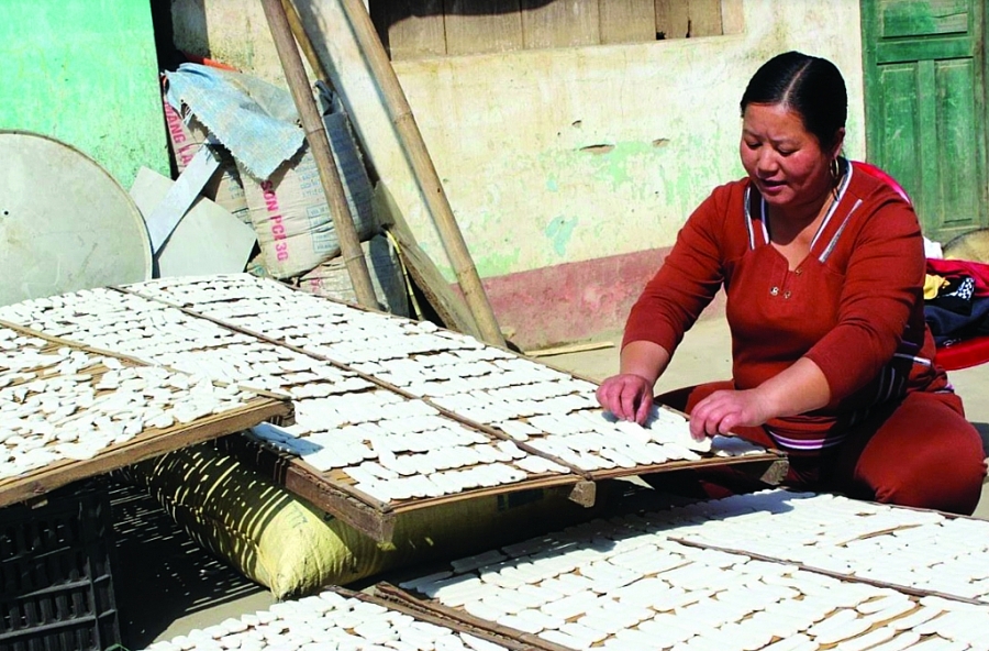 Người dân Tràng Định làm bánh Pẻng Khua