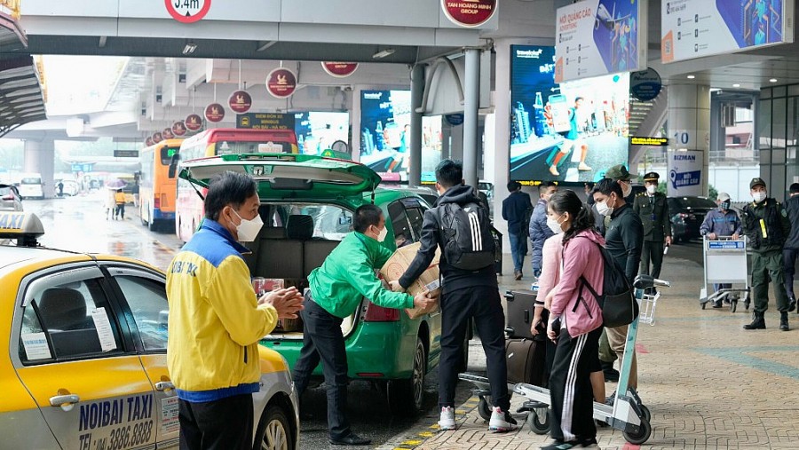 Hành khách di chuyển bằng taxi sẽ ... ại bãi đỗ xe Nhà ga hành khách T1