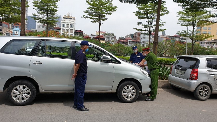 Ban chỉ đạo 197 phường Ngọc Khánh xử lý vi phạm trật tự đô thị sau phản ánh của báo Tuổi trẻ Thủ đô