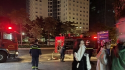Dập tắt đám cháy ở phường Cống Vị, cứu sống 3 người dân
