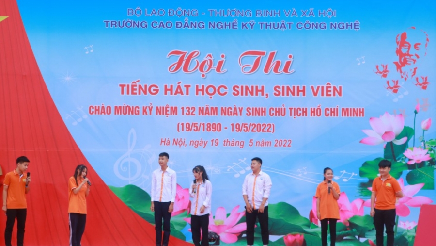 Tiết mục tốp ca: Nối vòng tay lớn - Khoa Điện tử - Điện lạnh