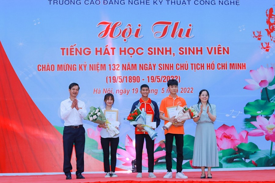 Hội thi tiếng hát học sinh, sinh viên Cao đẳng nghề mừng sinh nhật Bác