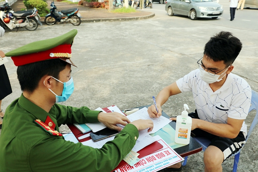 Công an Bắc Ninh làm nhiệm vụ chống dịch